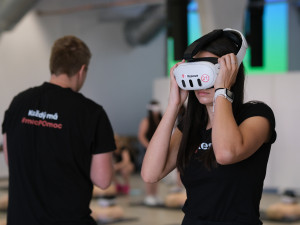 Záchranu lidského života pomocí virtuální reality si během osmi hodin nacvičilo 1255 lidí