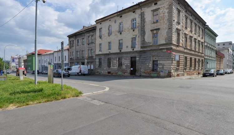 Plzeň opraví za 68 milionů dva bytové domy, zázemí tam najdou rodiny i potřebné profese