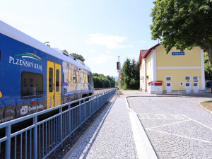 Kvůli přestupu museli v Nýrsku popocházet 300 metrů, nový terminál teď vše propojil