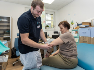 Nemocnice má novou ortopedickou ambulanci. Uznávaný lékař doporučuje pacienty k náhradě kloubů