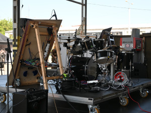 Neuměli jsme na nic hrát, tak jsme si skupinu doslova postavili, říká spolustrůjce robokapely