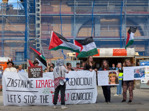 Vlastizrádce, hanba, skandovali odpůrci Petra Fialy. Debatu v Plzni zahalila pachuť nenávisti