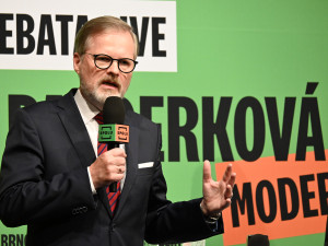 Vlastizrádce, hanba, skandovali odpůrci Petra Fialy. Debatu v Plzni zahalila pachuť nenávisti