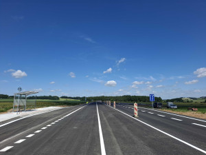 Končí nepříjemná objížďka na silnici I/22 u Domažlic, kde se přestavovala křižovatka