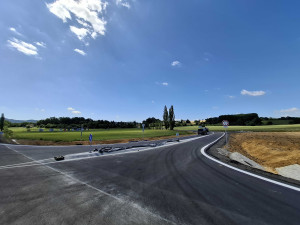 Končí nepříjemná objížďka na silnici I/22 u Domažlic, kde se přestavovala křižovatka