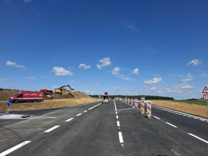 Končí nepříjemná objížďka na silnici I/22 u Domažlic, kde se přestavovala křižovatka