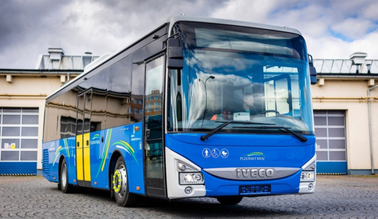 Plzeňský kraj dá půlroční 25procentní slevu na jízdném, opozice je proti