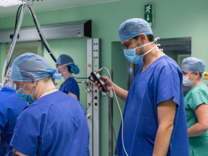 Nový přístroj ve Stodské nemocnici ohlídá hlasivky pacientů při operaci štítné žlázy