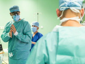 Nový přístroj ve Stodské nemocnici ohlídá hlasivky pacientů při operaci štítné žlázy