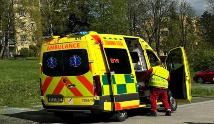 Muže v Ostravě zasáhl elektrický proud. Ztratil rovnováhu a spadl ze tří metrů