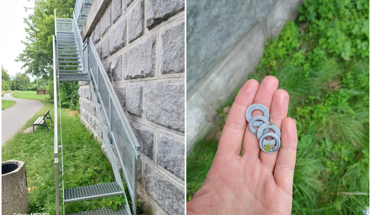 Zloděj ukradl schodiště k vyhlídce na pilíři, začal odspodu a nahoru už nedosáhl