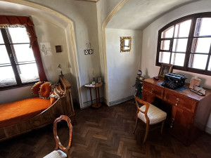 Zchátralý šumavský zámek v Nemilkově opravili manželé z Prahy a zpřístupnili ho veřejnosti