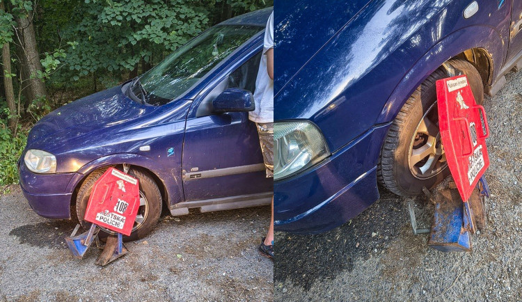 Auto zůstalo na místě i s nasazenou botičkou