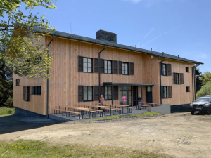 Na vrcholku Čerchova končí přestavba bývalé roty pohraničníků na horskou chatu