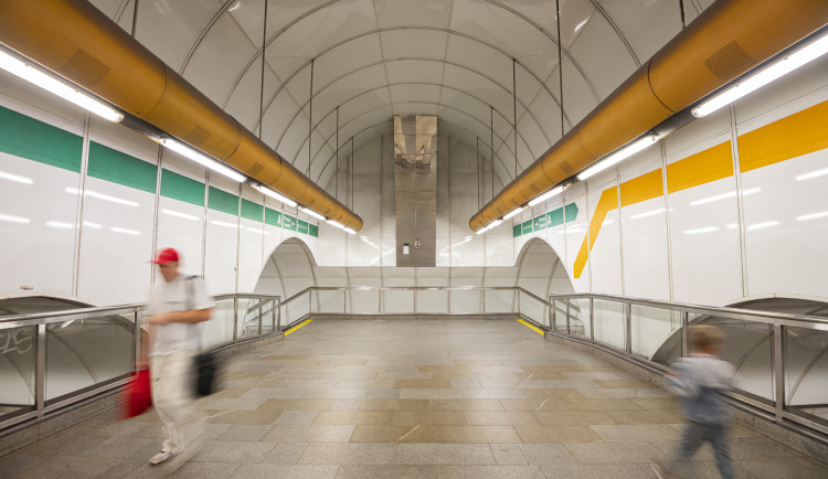 Na většině území Prahy vypadl proud. Nejelo metro, lidé byli uvězněni ve výtazích