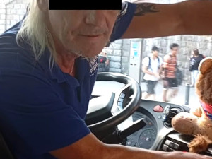 Řidič reagoval na dotaz cestujícího poněkud neurvale
