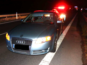 Zběsilý úprk přes hranice. Audi ujíždělo rychlostí přes 200 km/h, řidič vybržďoval policisty