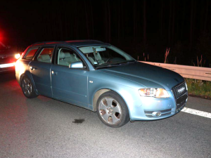 Zběsilý úprk přes hranice. Audi ujíždělo rychlostí přes 200 km/h, řidič vybržďoval policisty