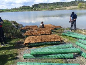 Unikátní plovoucí ostrov pomůže desítkám vzácných druhů ptáků, třeba potápkám nebo motákům