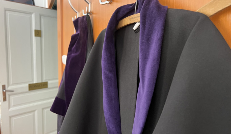 Muž souzený za napadení dvou Ukrajinek na pouti v Plasích dostal podmíněný trest