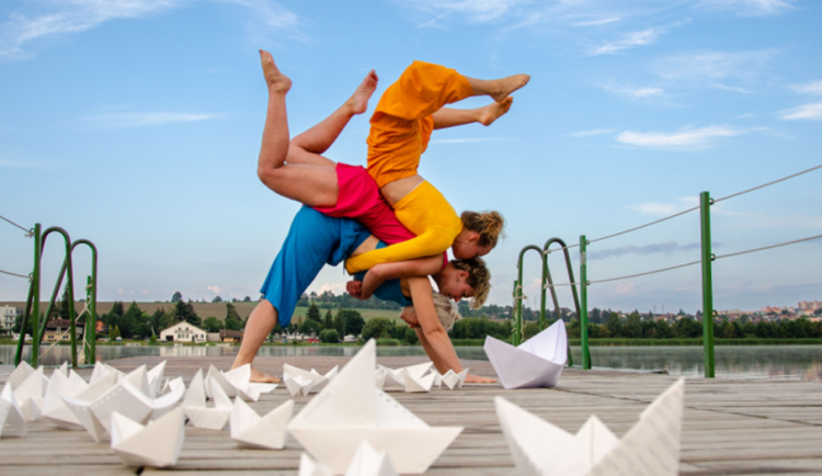 Náplavka v centru Plzně ožije cirkusem, umělci vystoupí třeba na mostní konstrukci