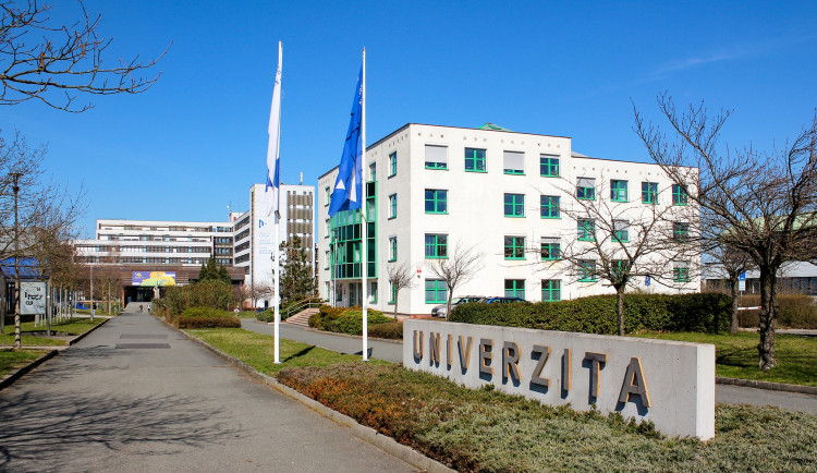 Západočeská univerzita přijímá přihlášky do druhých kol.