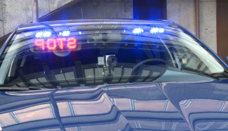 Motorista projel kolem policejního radaru rychlostí 148 km/h. Další pokuty pršely na tuningovém srazu