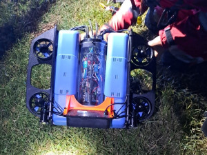 Tělo muže utonulého v řece našel po sedmi minutách nasazení speciální vodní dron