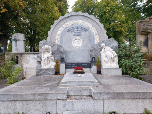 Za uměním na hřbitov, radnice chce upozornit na cenná díla od významných sochařů