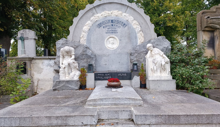 Rodinná hrobka Josefa Kauba od sochaře Vojtěcha Šípa, foto: Josef Babor