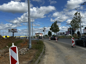 Přestavba obřího kruháče u Makra se protáhne o celý měsíc, dělníci poškodili kolektor s kabely