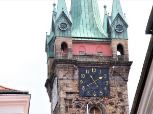 Nerezová síť definitivně uzavře ochoz slavné Černé věže. Má zabránit dalším sebevražedným skokům