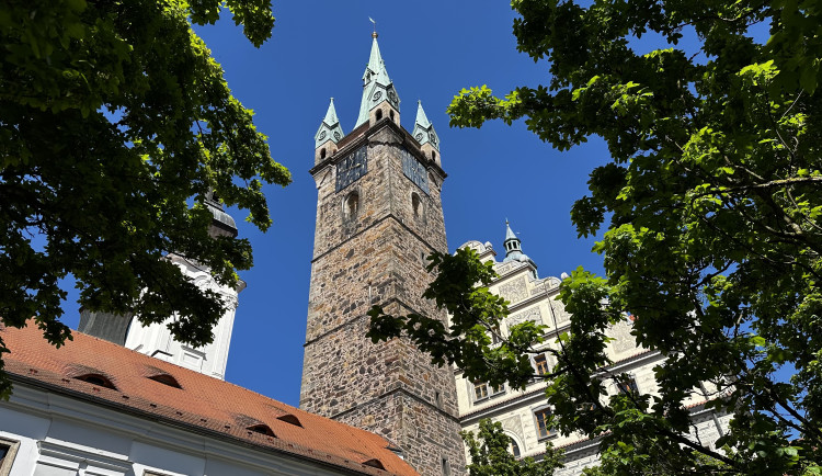 Lanková síť definitivně uzavře ochoz slavné Černé věže. Má zabránit dalším sebevražedným skokům