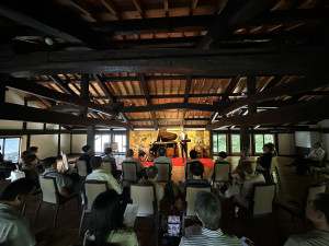 Koncert v chrámu Kakuon-ji Kamakura