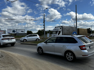 Na přestavbě obřího kruháče podle firem pracuje 110 lidí, původní termín ale stejně nestihnou