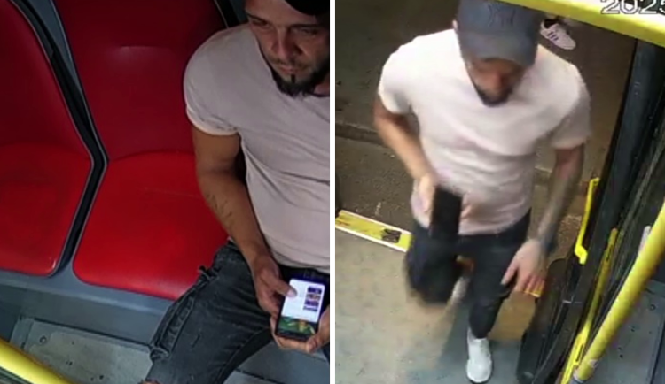 Muž přepadl ženu na cestě od autobusu, chytil ji pod krkem a vzal jí kabelku