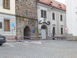 Odstartovaly práce na Černé věži. Kvůli častým sebevraždám uzavře ochoz ochranná síť