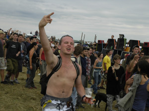 Před 20 lety brutálně rozehnali policejní těžkooděnci legendární CzechTek a prolili krev technařů