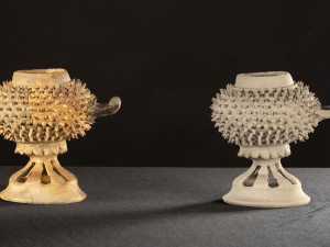 Originál a nedokončená kopie poháru z hradu Křivoklát, který pochází ze spáleniště z roku 1421.