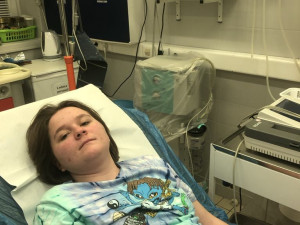 Ivana bojuje se vzácnou chorobou a sní o elektrickém vozíku, aby mohla na školní exkurze