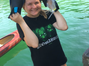 Ivana bojuje se vzácnou chorobou a sní o elektrickém vozíku, aby mohla na školní exkurze