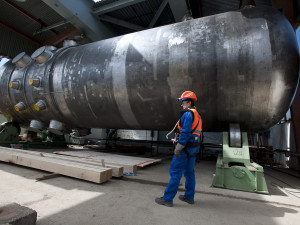 Nádoby reaktoru VVER 440 z jeho instalace na EMO3/třetím bloku JE Mochovce/Slovensko, který ŠKODA JS ve spolupráci s dalšími českými firmami již dokončila, čtvrtý blok tamtéž právě dokončuje