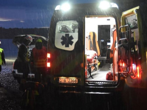 Záchranářku na výjezdu surově napadl zdrogovaný i opilý muž. Navíc plival, kousal a vyhrožoval zabitím