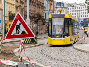 Tramvaje se vrací na koleje U Jána. Plzeň dokončila opravu trati ve frekventované křižovatce