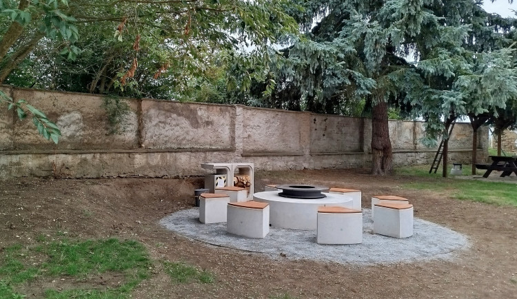 Nové veřejné ohniště v Černicích