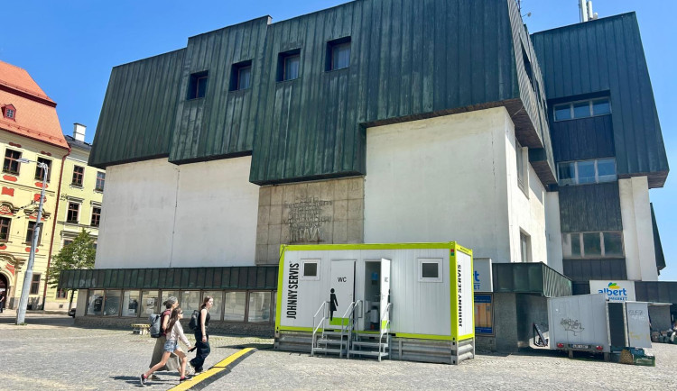 Jednoznačná shoda. Jihlava má málo veřejných toalet, myslí si čtenáři Jihlavské Drbny