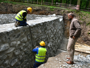 Opravená lesní nádrž v rezervaci Zábělá pomůže napájet tůně v chráněném území