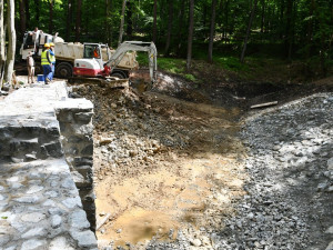 Opravená lesní nádrž v rezervaci Zábělá pomůže napájet tůně v chráněném území