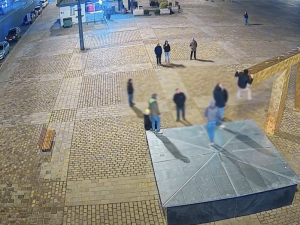 Z Velblouda si už dříve udělal jeden mladík prolézačku