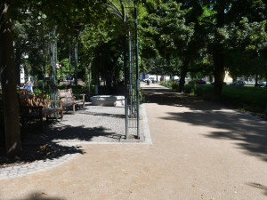 Parkové cesty v sadovém okruhu dostaly nový povrch za 1,2 milionu korun